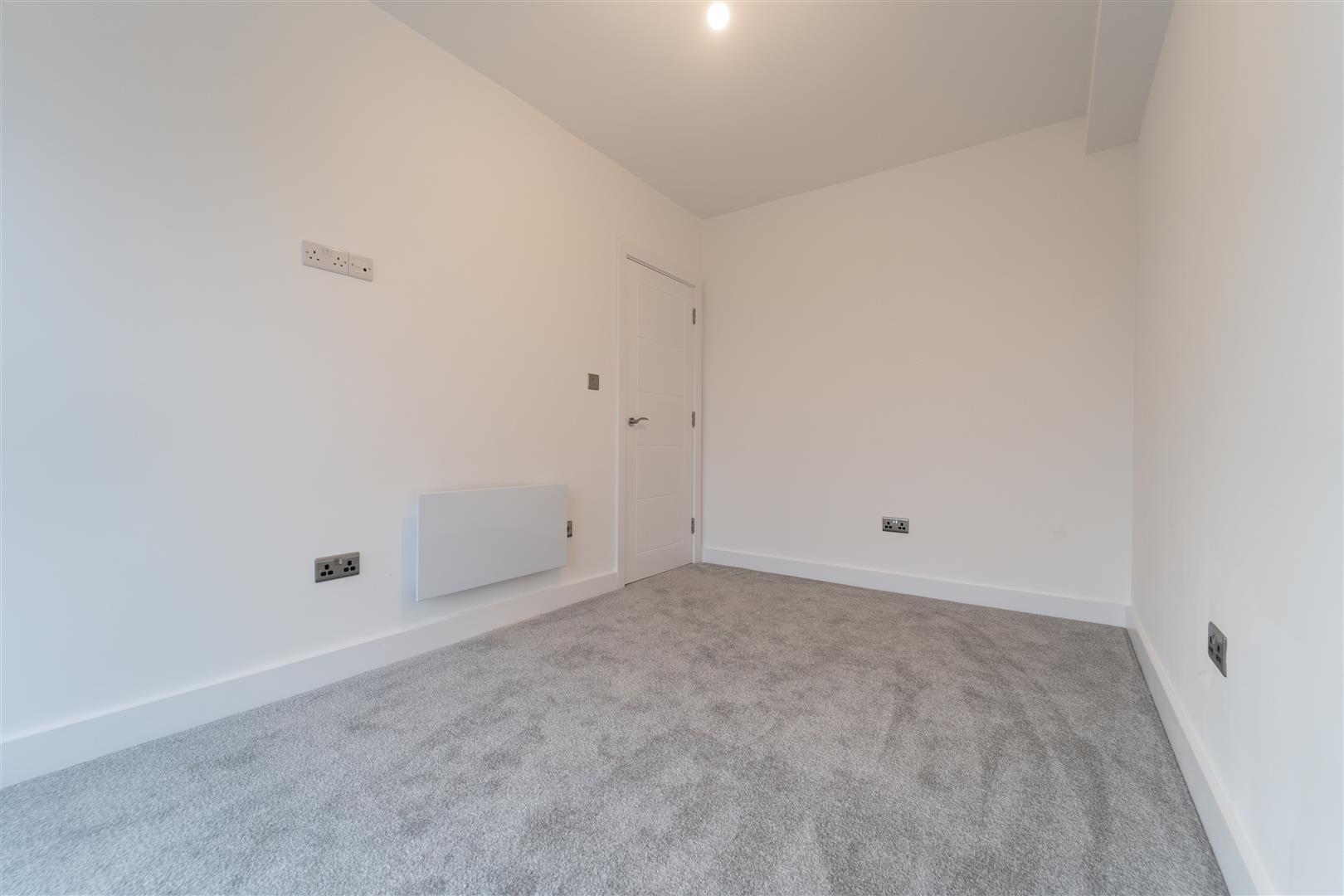 Flat Stratford Road in Shirley