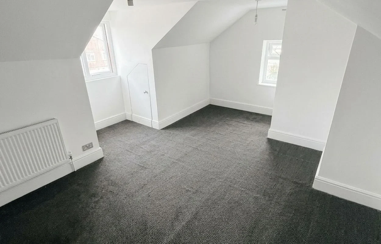 Flat Dagnall Park in Greater London