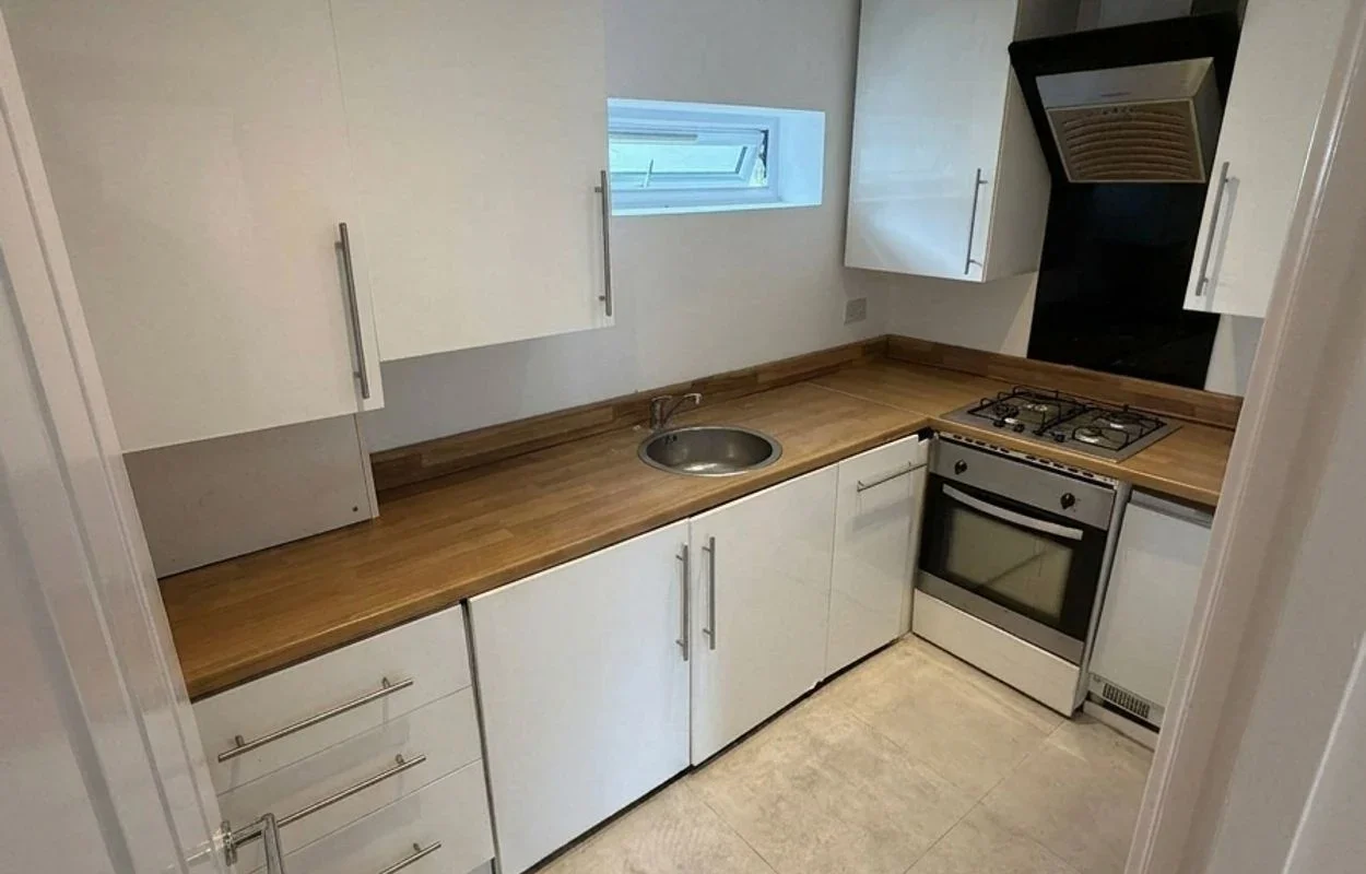 Flat Dagnall Park in Greater London
