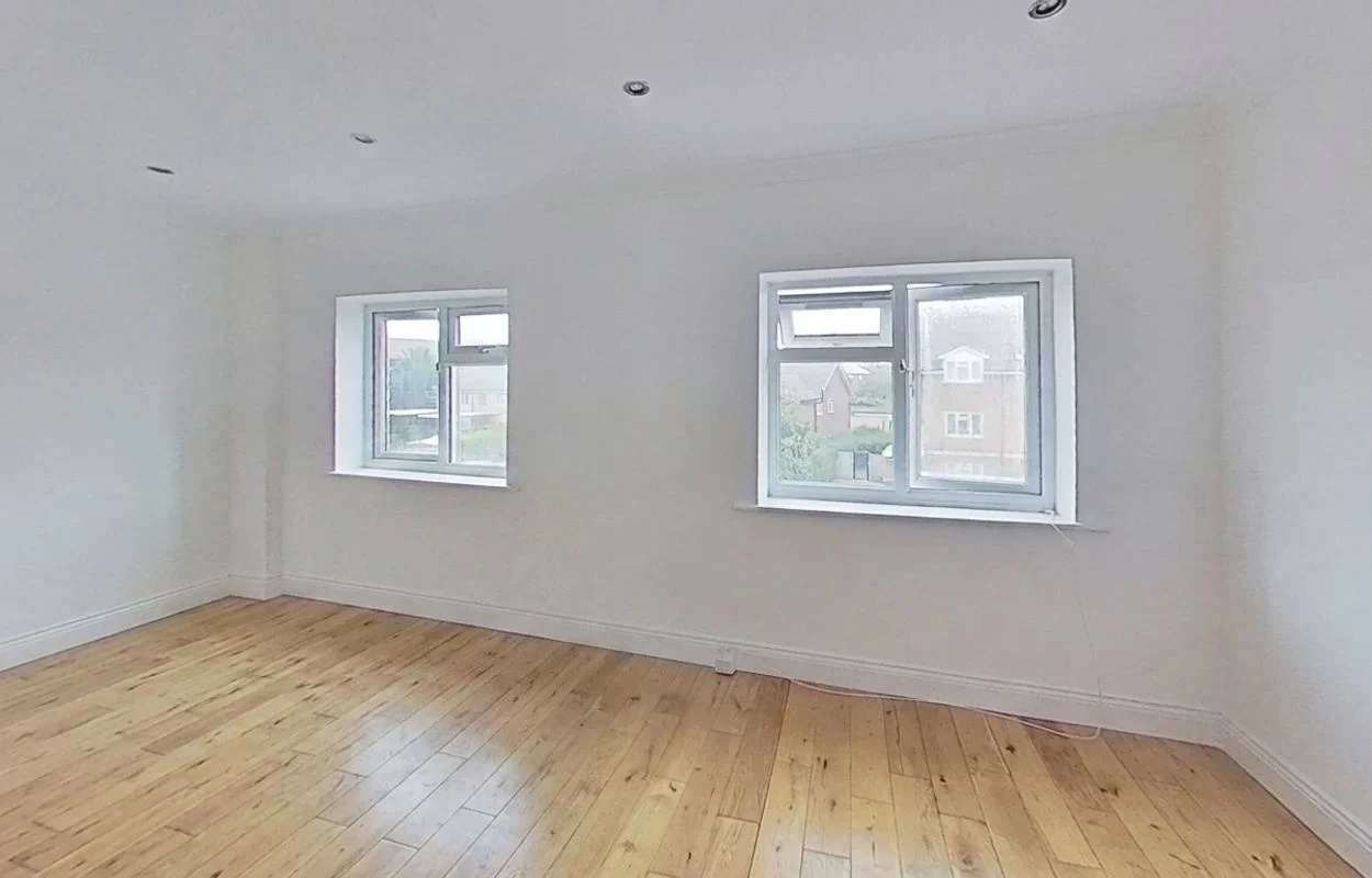 Flat Dagnall Park in Greater London