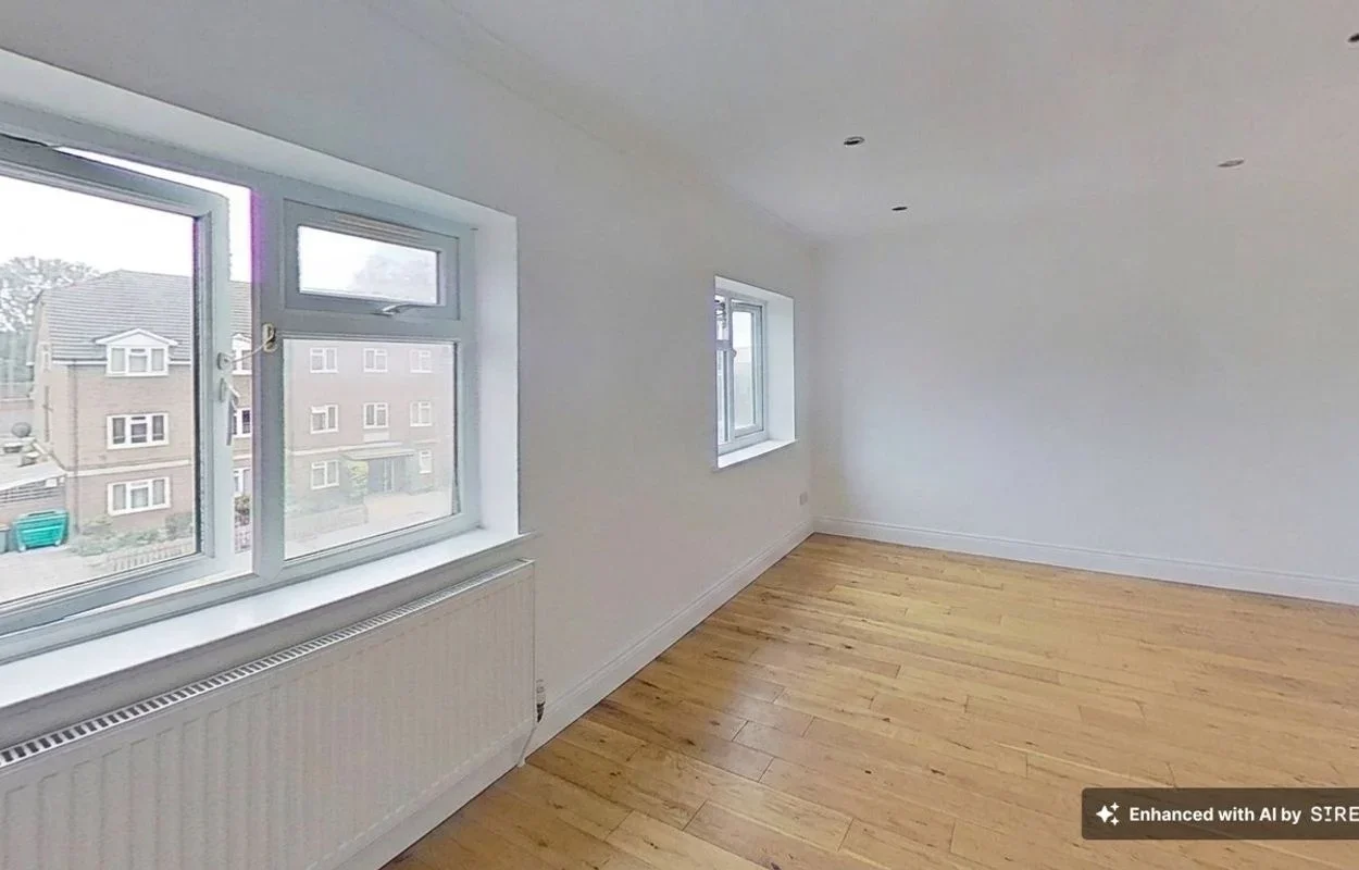 Flat Dagnall Park in Greater London