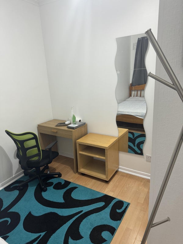 Room Whitton Walk in Greater London