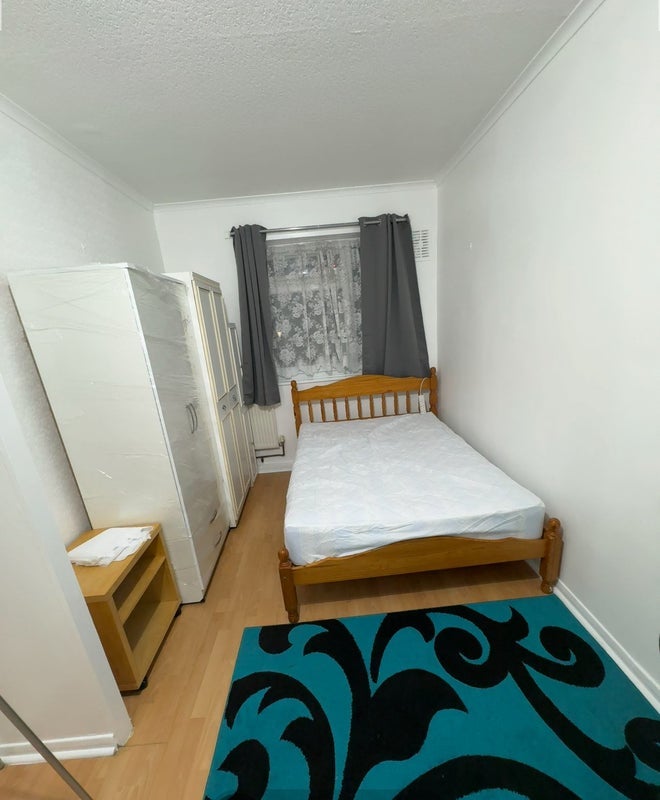 Room Whitton Walk in Greater London