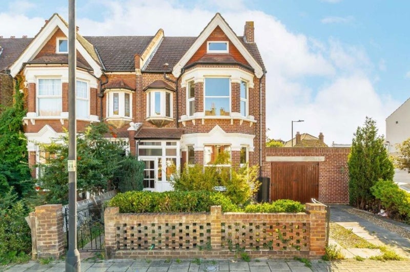 Room Fontaine Road in Greater London