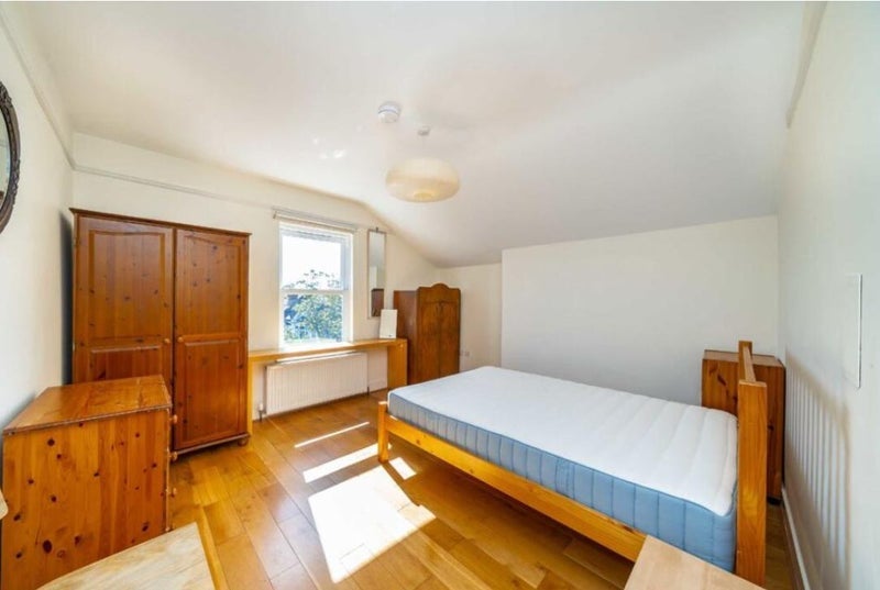 Room Fontaine Road in Greater London
