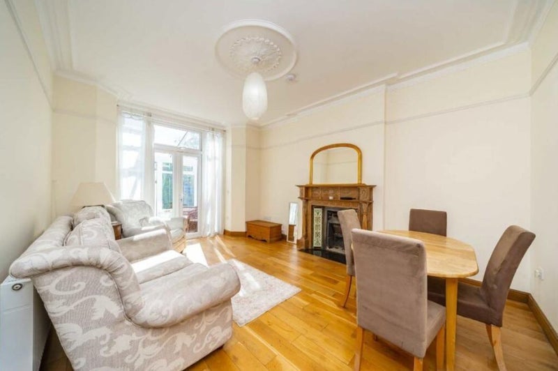 Room Fontaine Road in Greater London