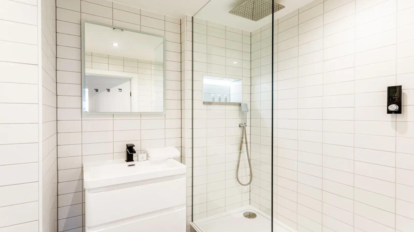 Flat Long Lane in Greater London
