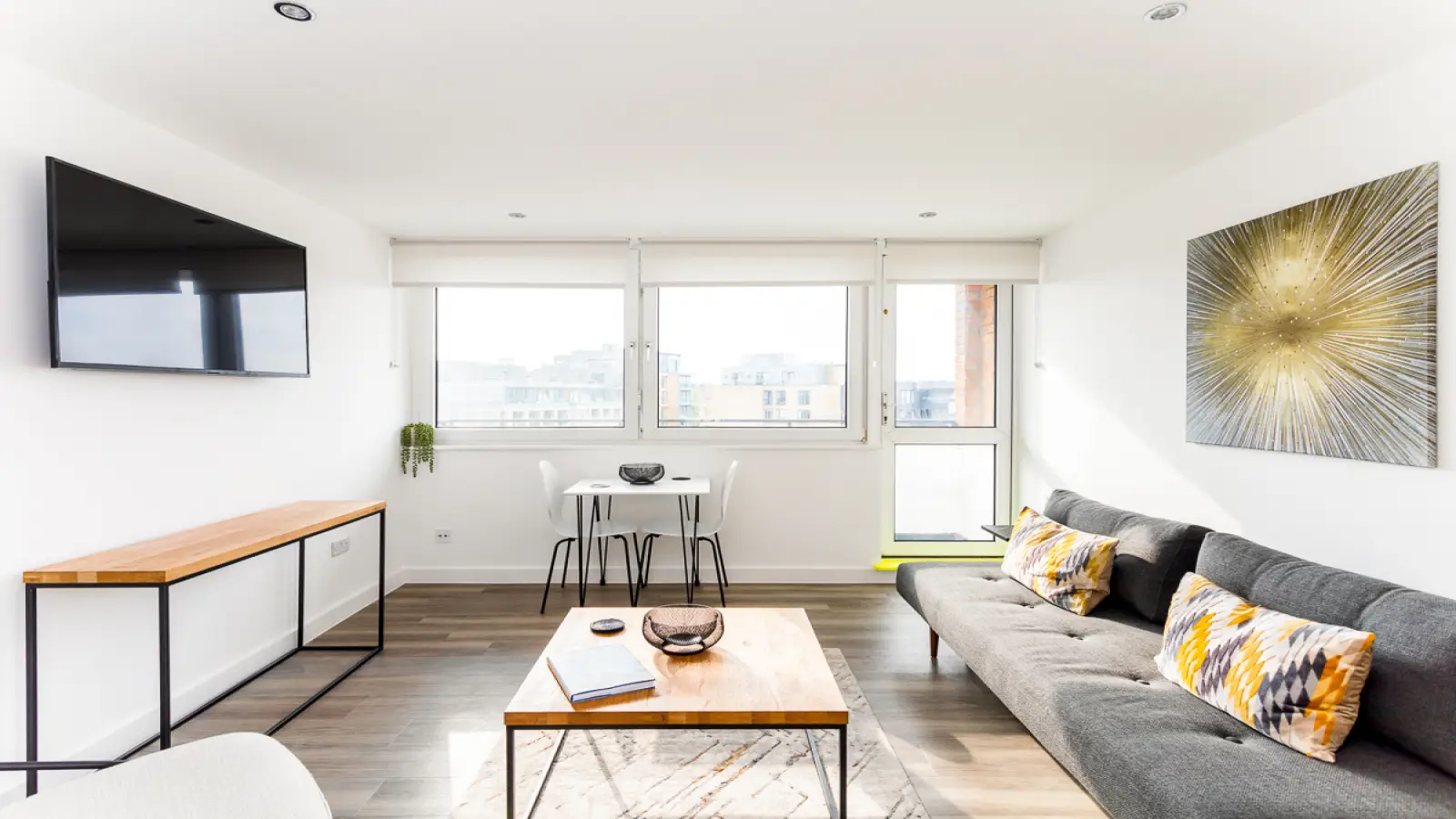Flat Long Lane in Greater London