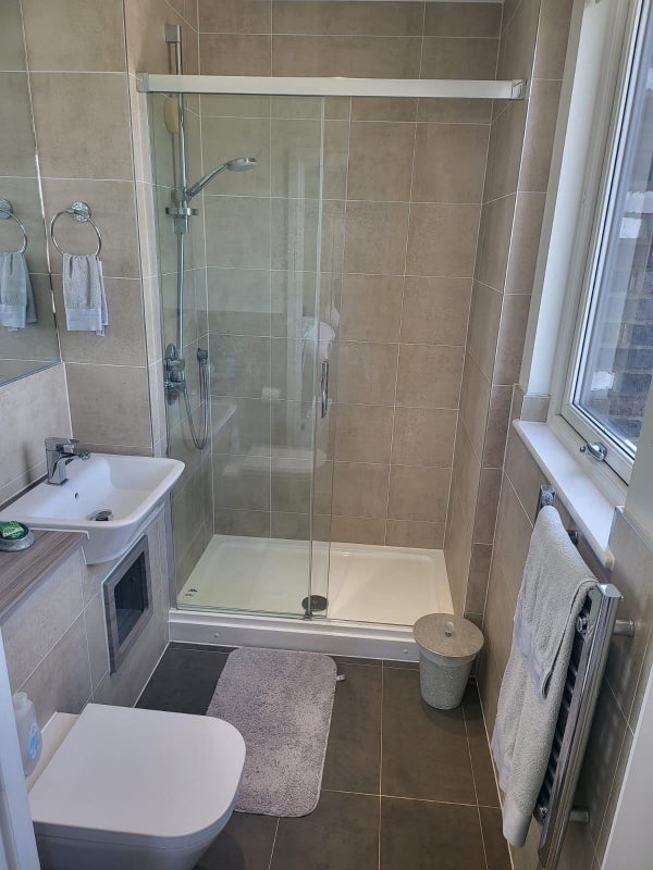 Room Stanley Road in Greater London