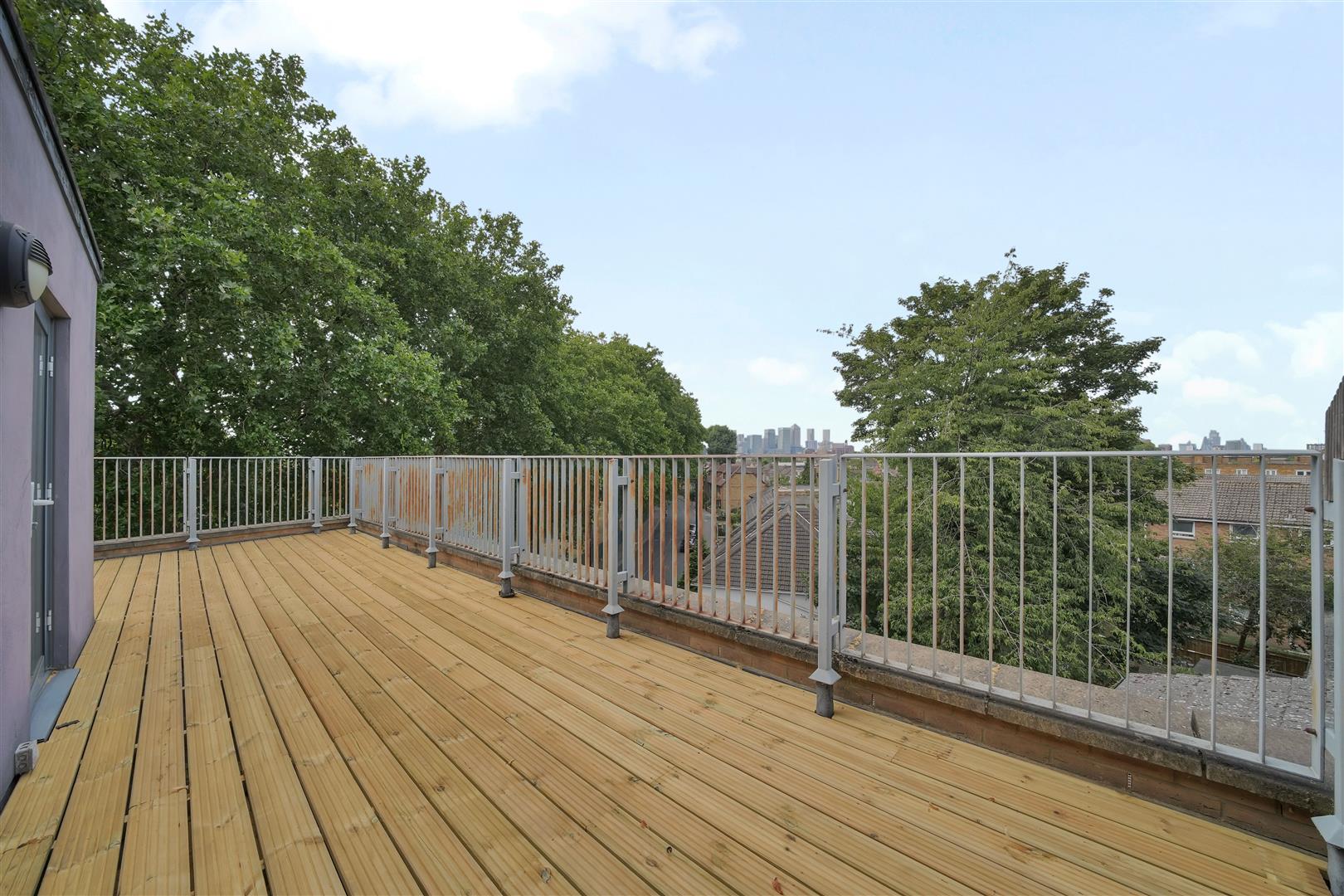 Flat Hermit Road in Greater London
