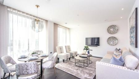 Flat Ponton Road in Greater London