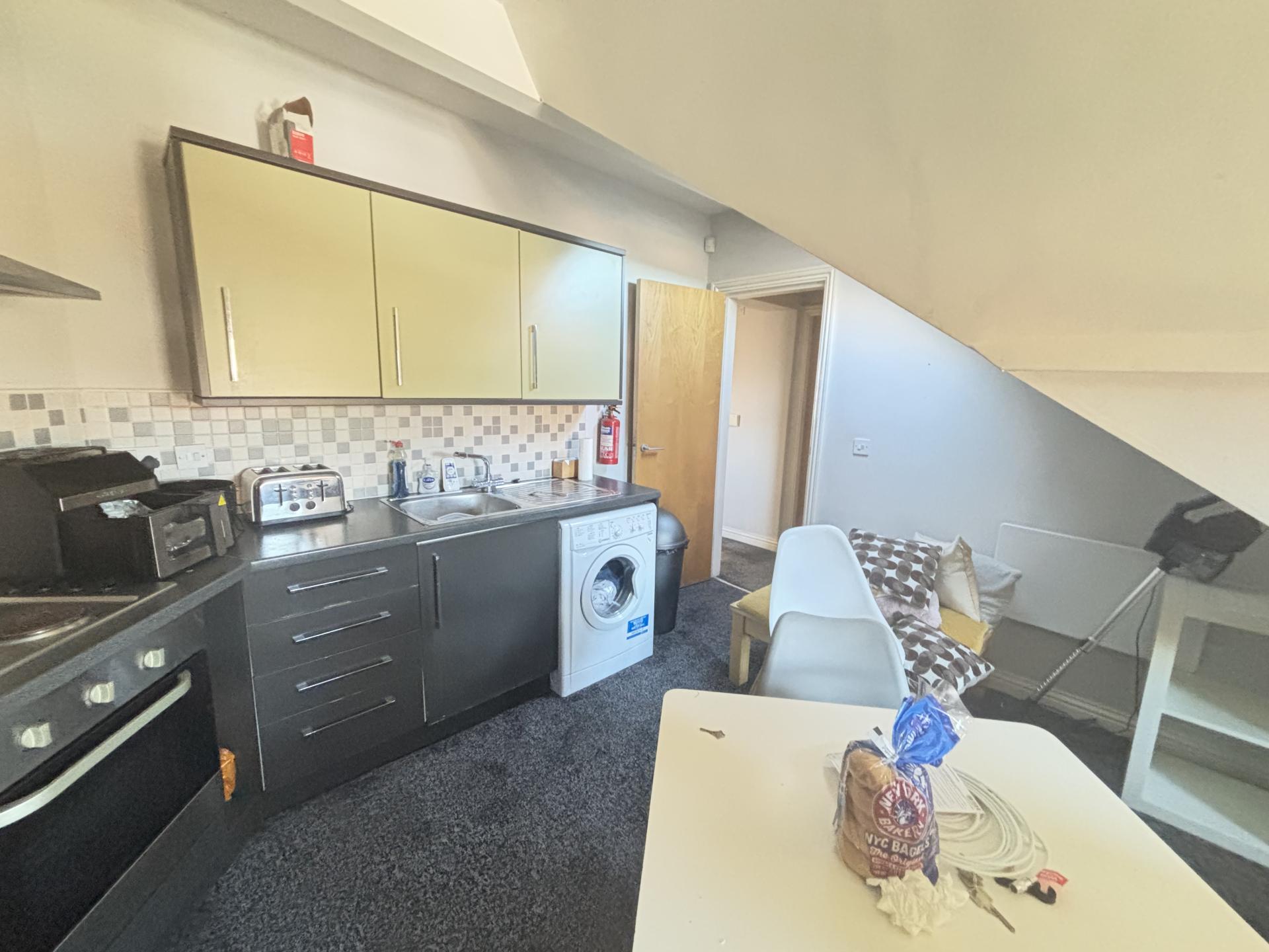 Flat Brudenell Grove in Leeds