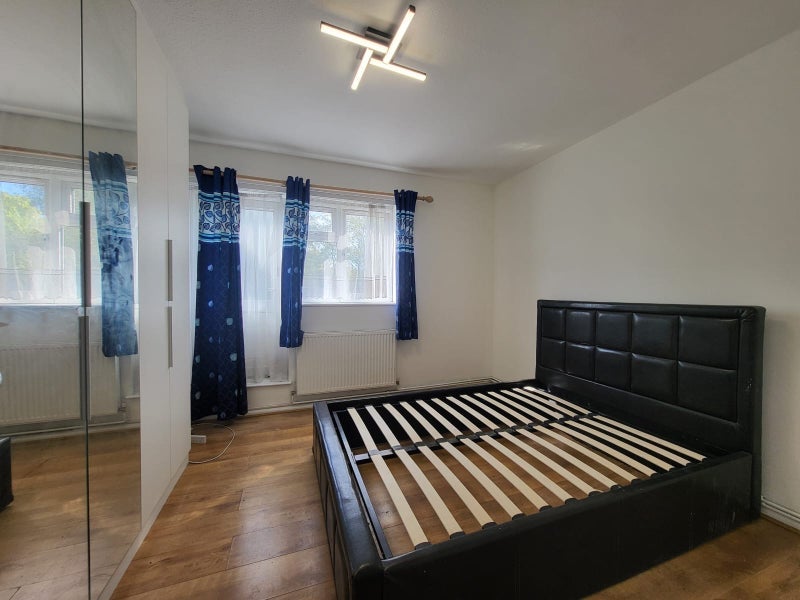 Room Brownswell Road in Greater London