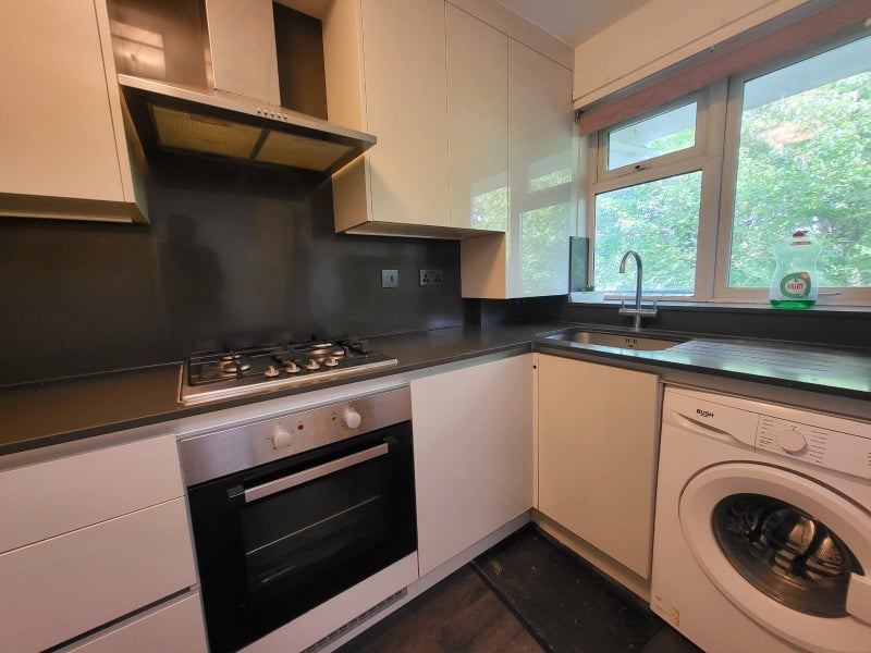 Room Brownswell Road in Greater London