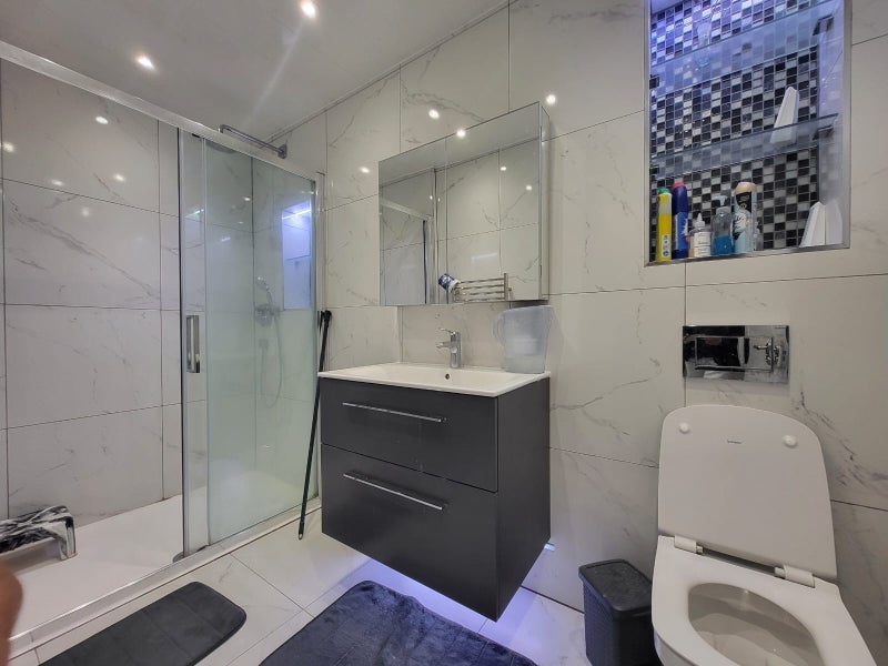 Room Brownswell Road in Greater London
