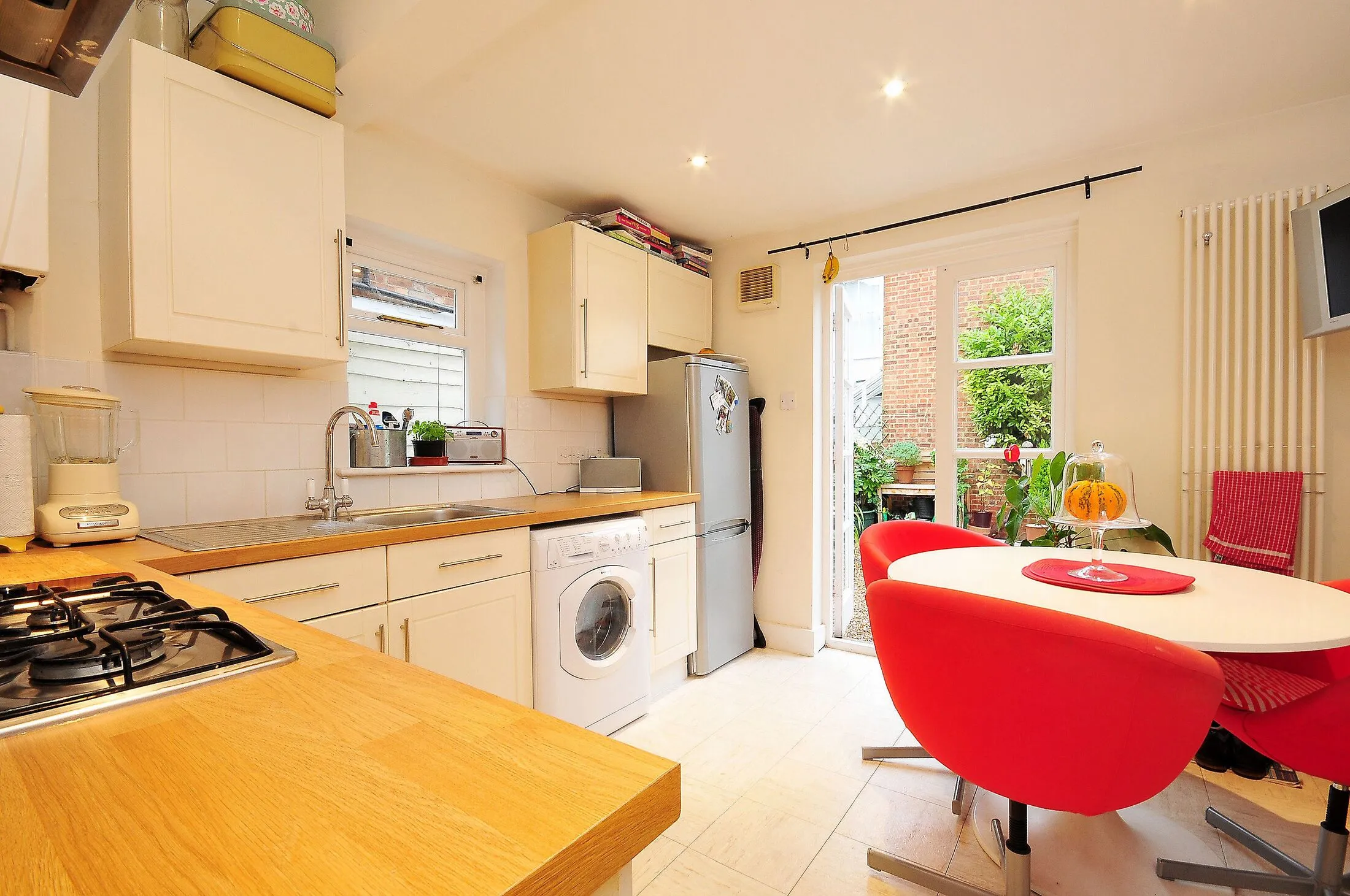Flat Thames Road in Greater London