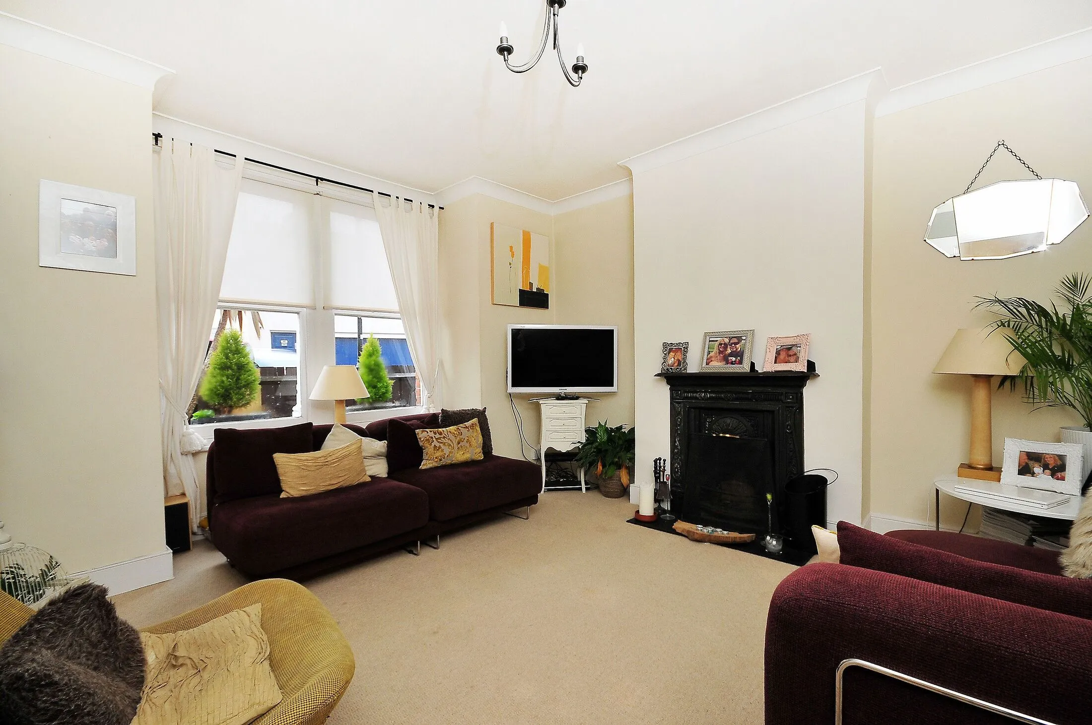 Flat Thames Road in Greater London