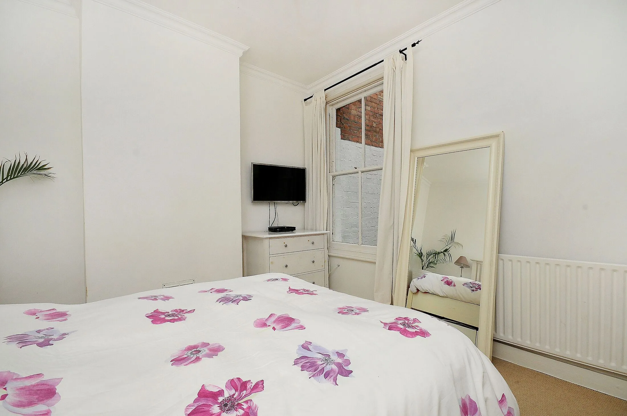 Flat Thames Road in Greater London