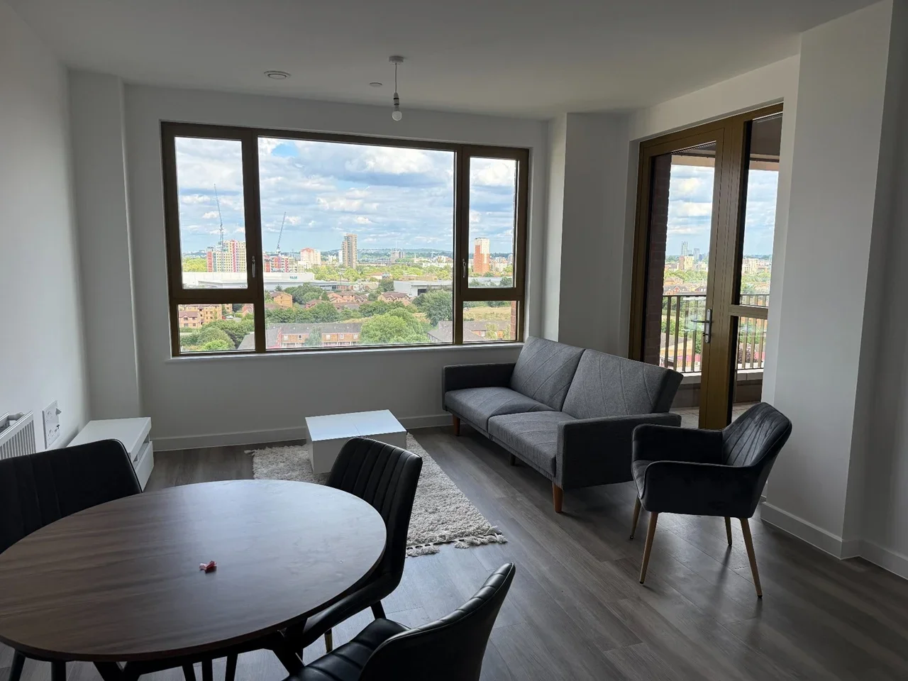 Flat Ilderton Road in Greater London
