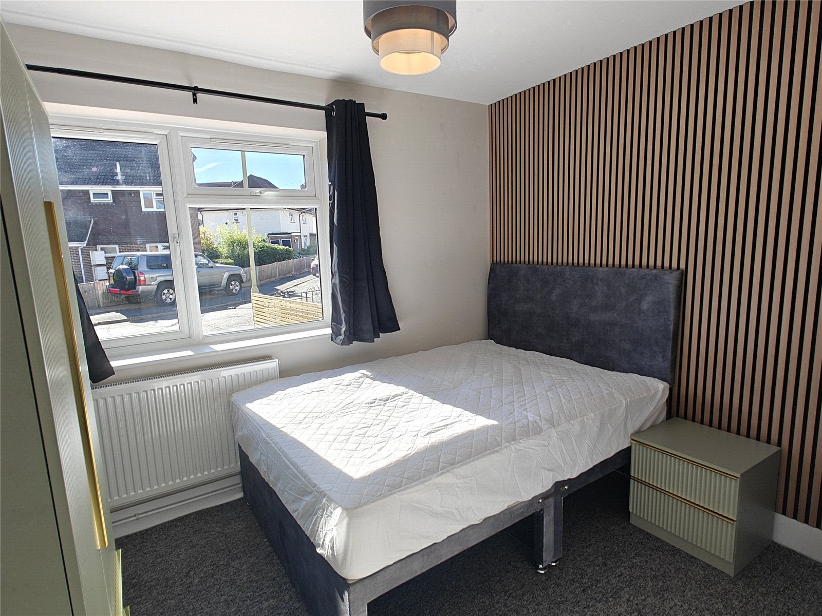 Room Cedar Way in Guildford