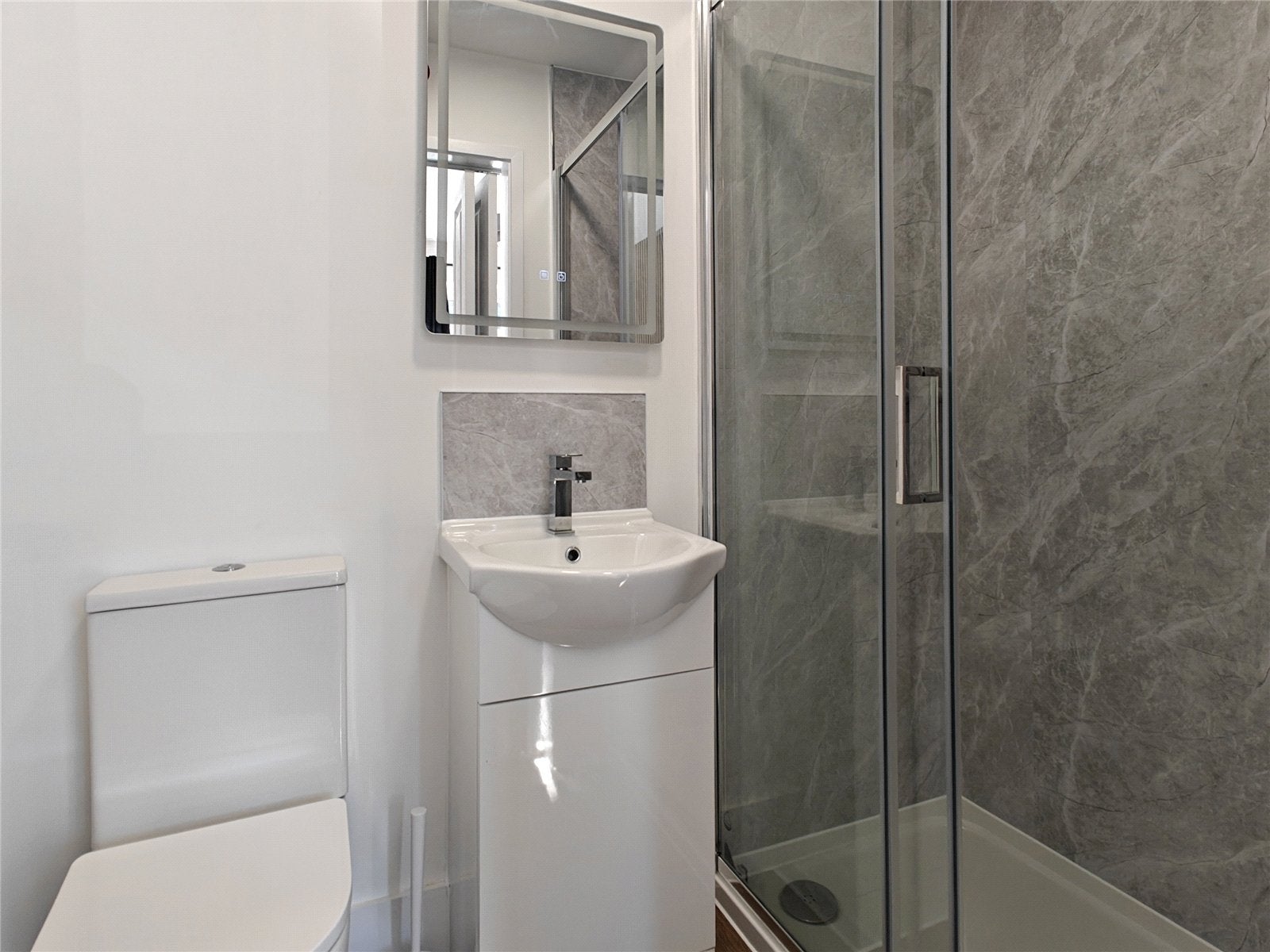 Room Cedar Way in Guildford