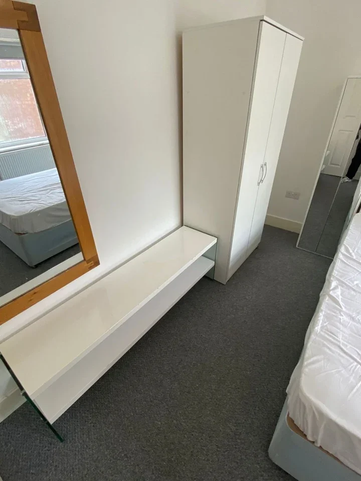Room Babington Road in Greater London