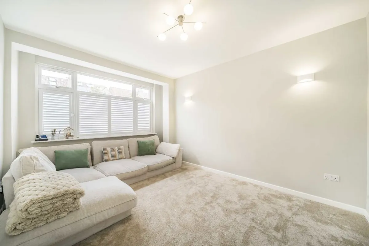 House Fieldend Road in Greater London