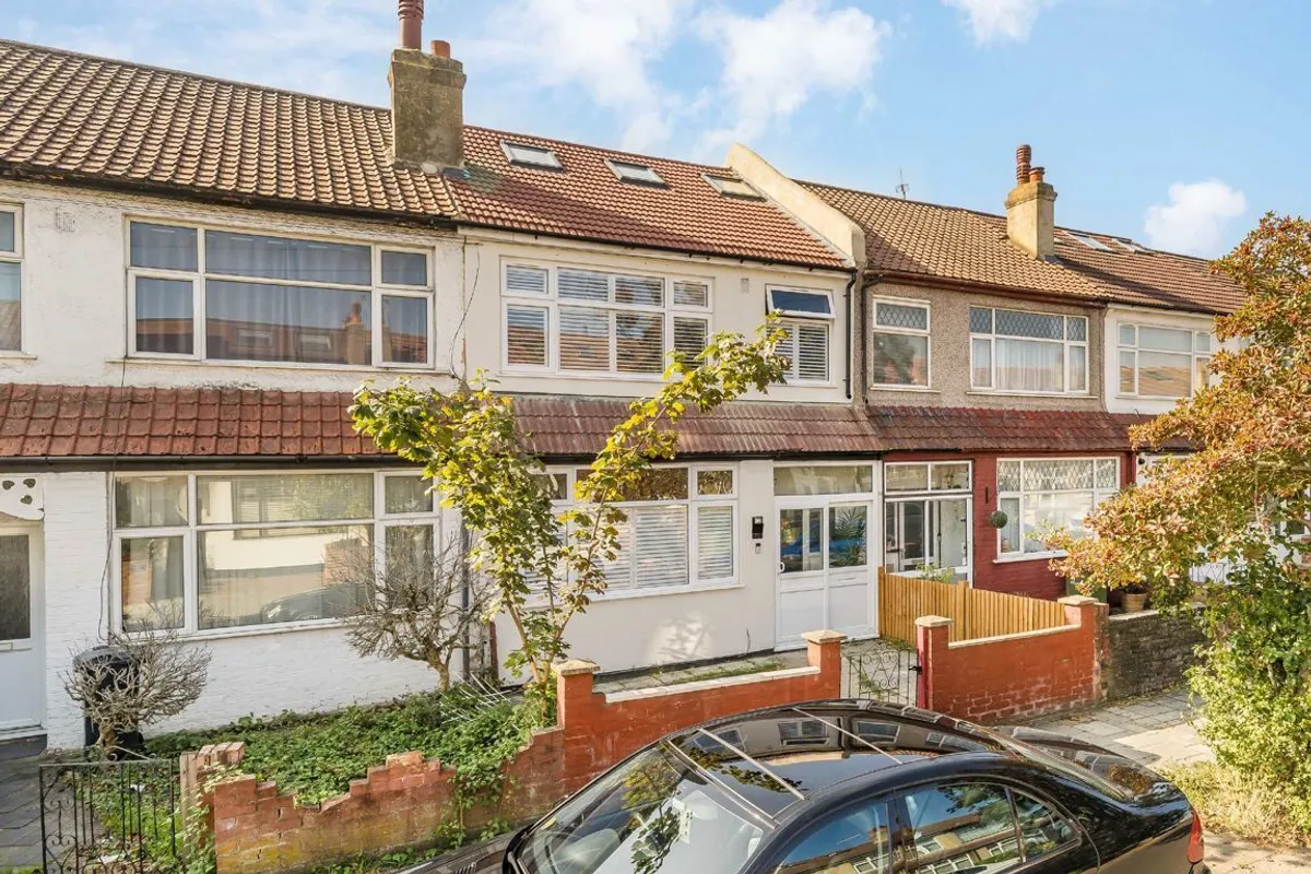 House Fieldend Road in Greater London