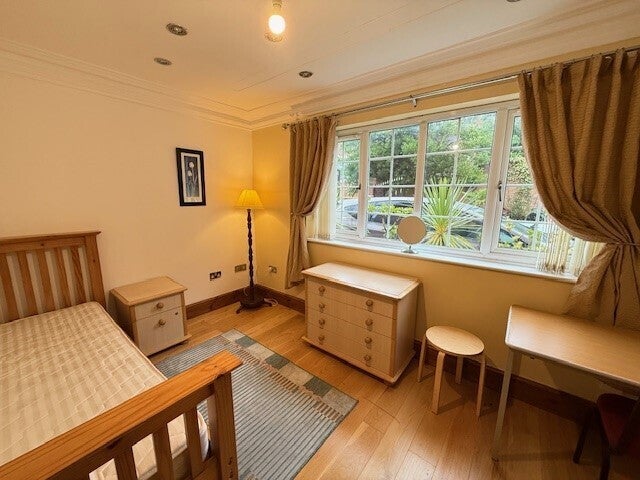 Room Brookwood Crescent in Nottingham