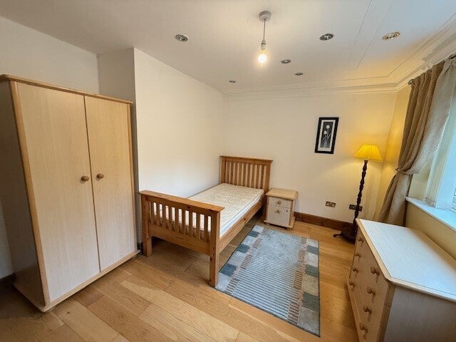 Room Brookwood Crescent in Nottingham