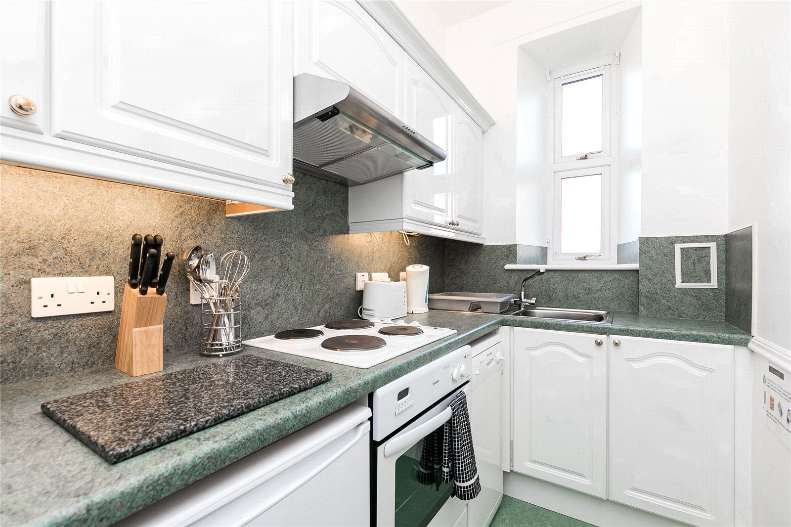 Flat Whitehall Place in Aberdeen City