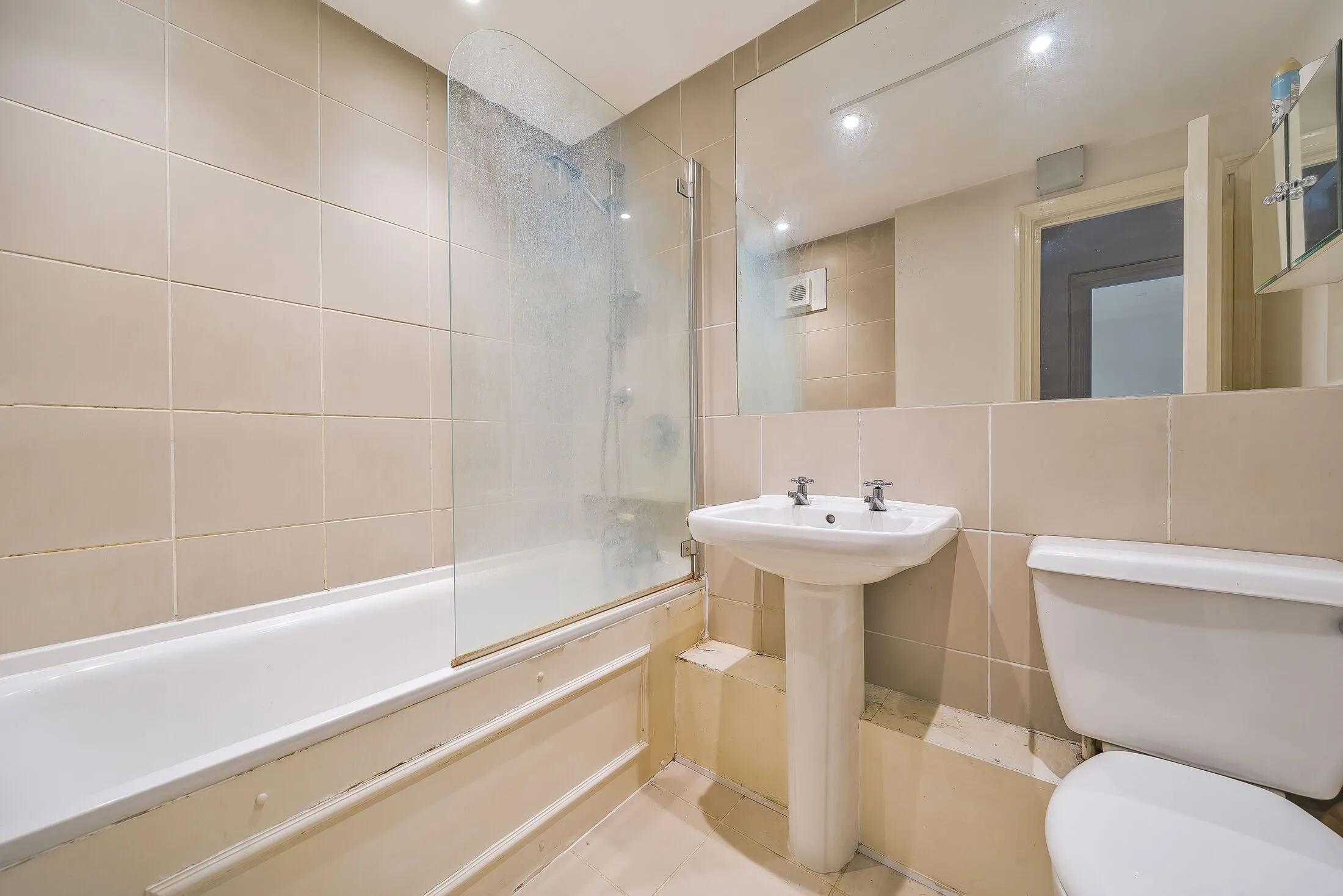 Flat Harrington Gardens in Greater London