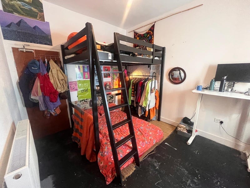 Room Catwalk Place in Greater London