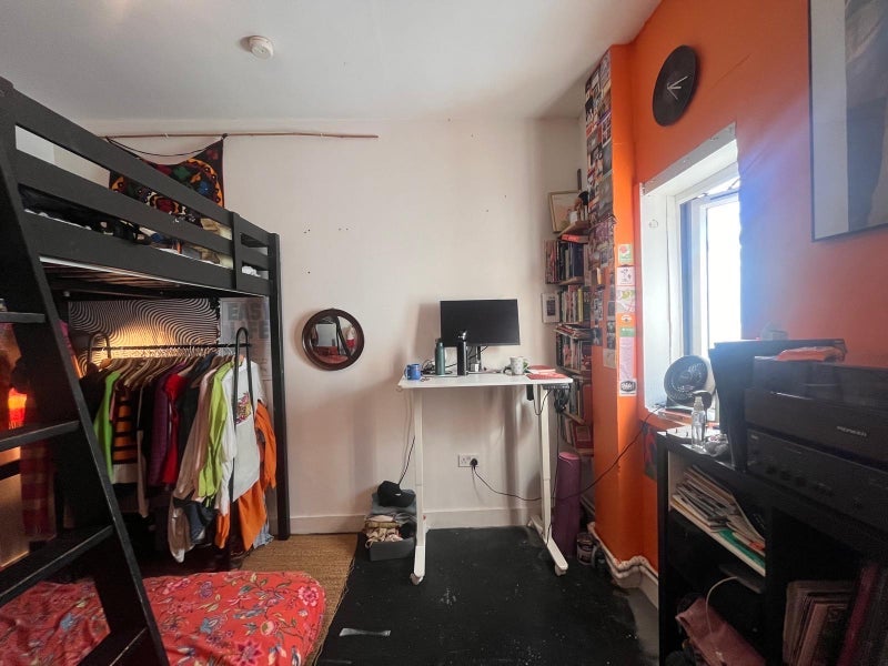 Room Catwalk Place in Greater London