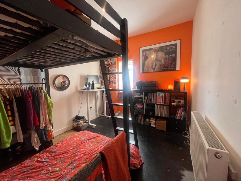 Room Catwalk Place in Greater London