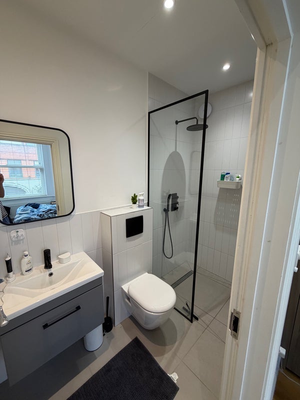 Room Finchley Road in Greater London