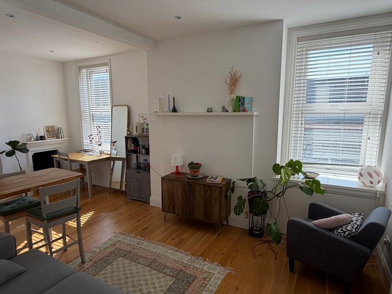 Room Finchley Road in Greater London