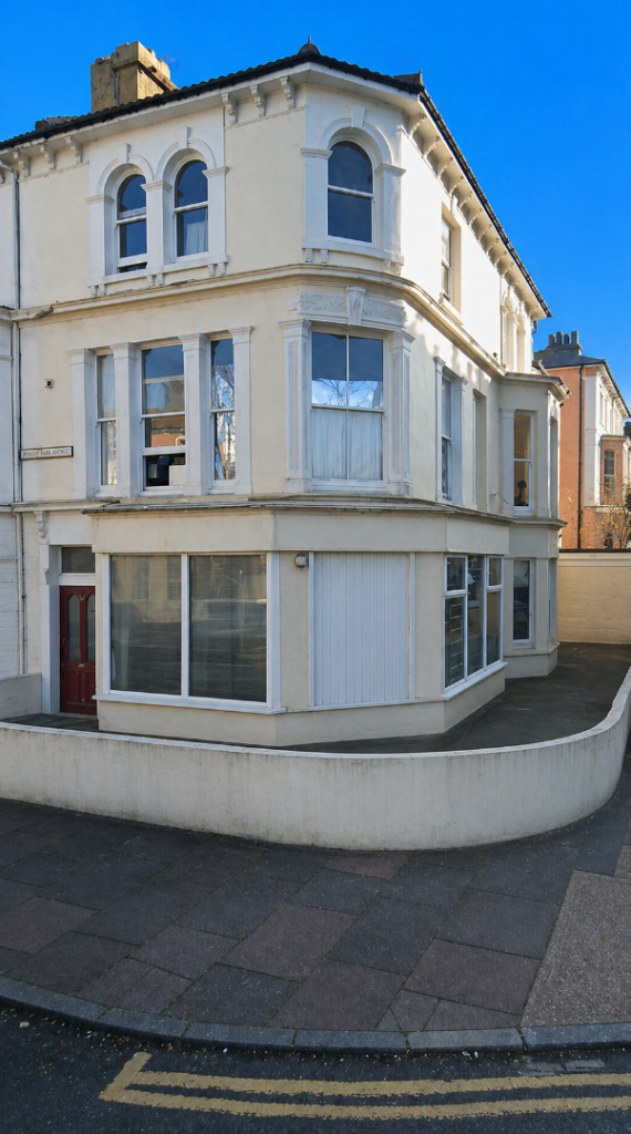 Flat Barnfield Road in Greater London