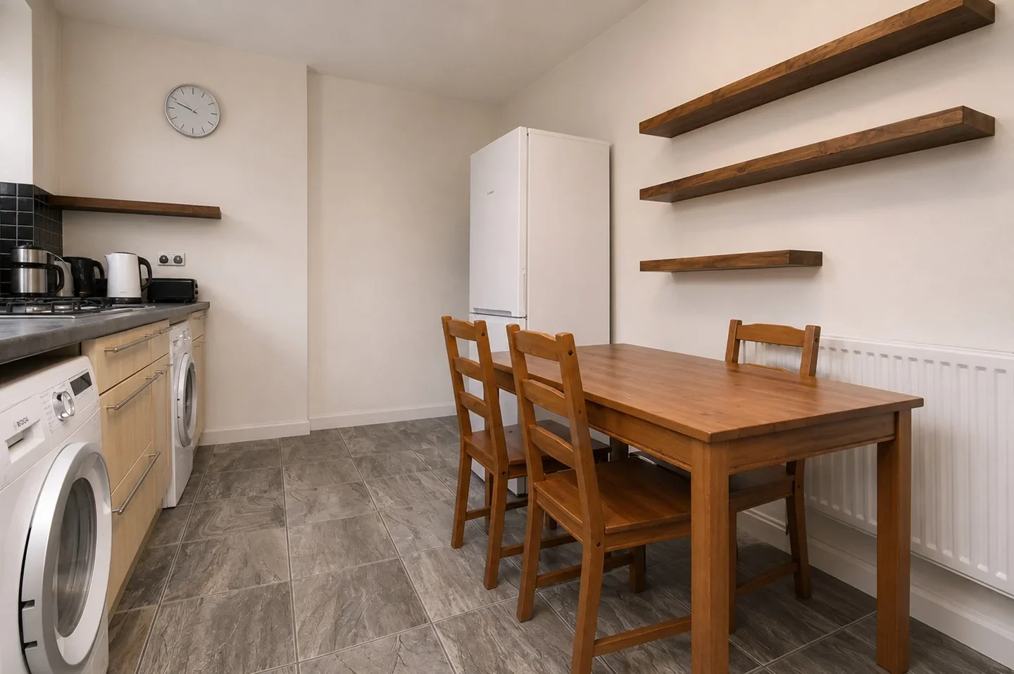 Room Poplar High Street in Greater London