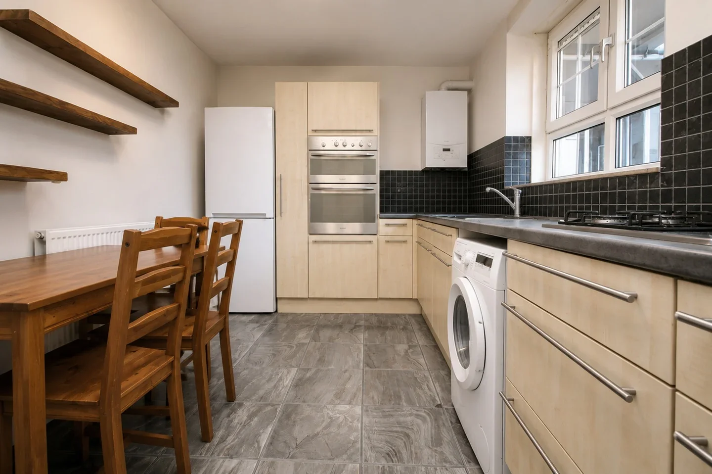 Room Poplar High Street in Greater London