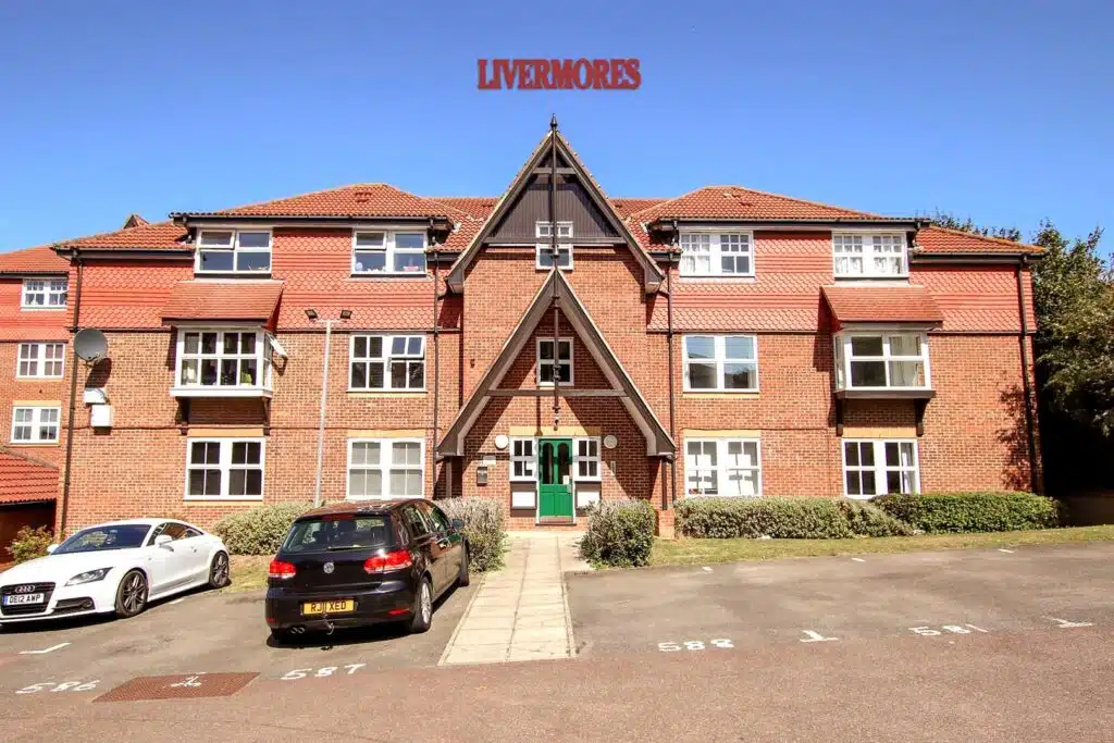 Flat Osbourne Road in Dartford