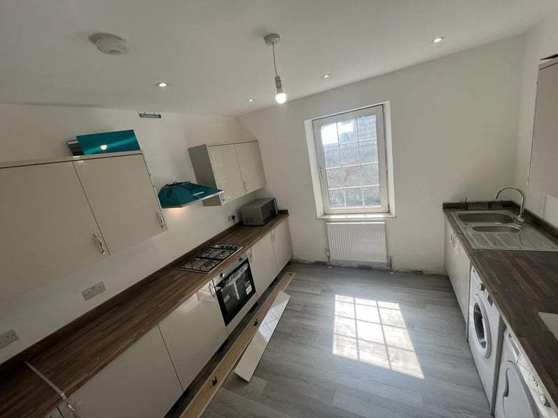 Room Sandhurst Road in Greater London