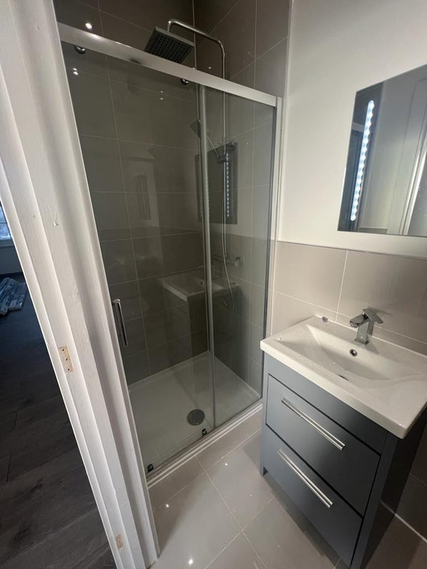 Room Sandhurst Road in Greater London