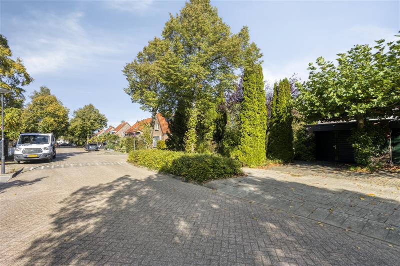 Twee-onder-één-kap te koop: Lindenlaan 21, Heerhugowaard