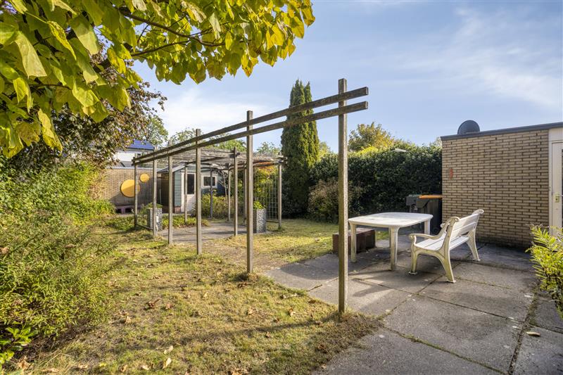 Twee-onder-één-kap te koop: Lindenlaan 21, Heerhugowaard