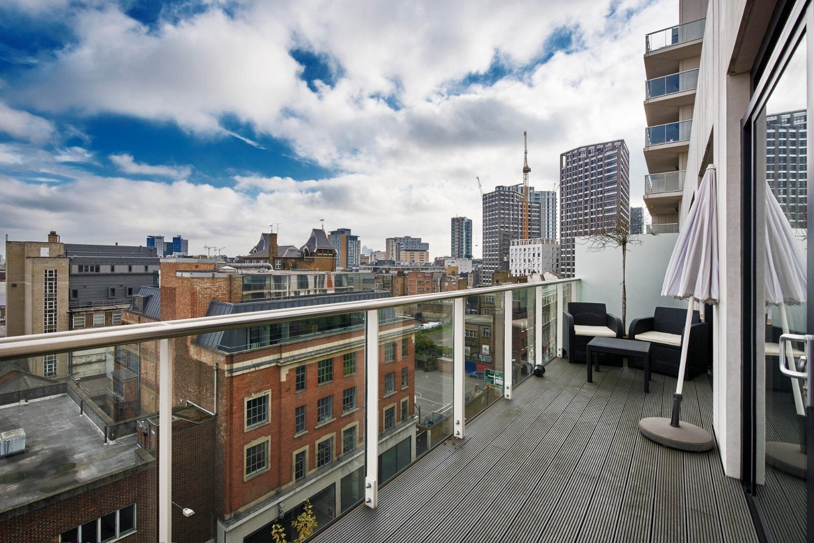 Flat Hanbury Street in Greater London