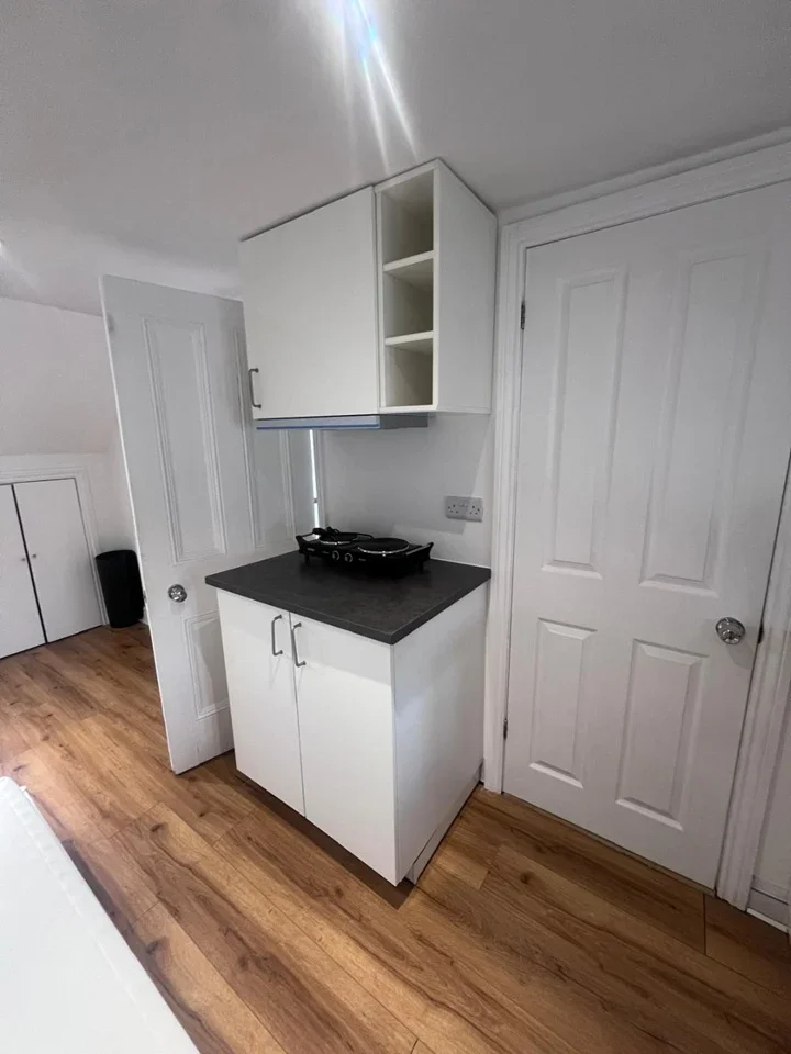 Flat Gordon Road in Greater London