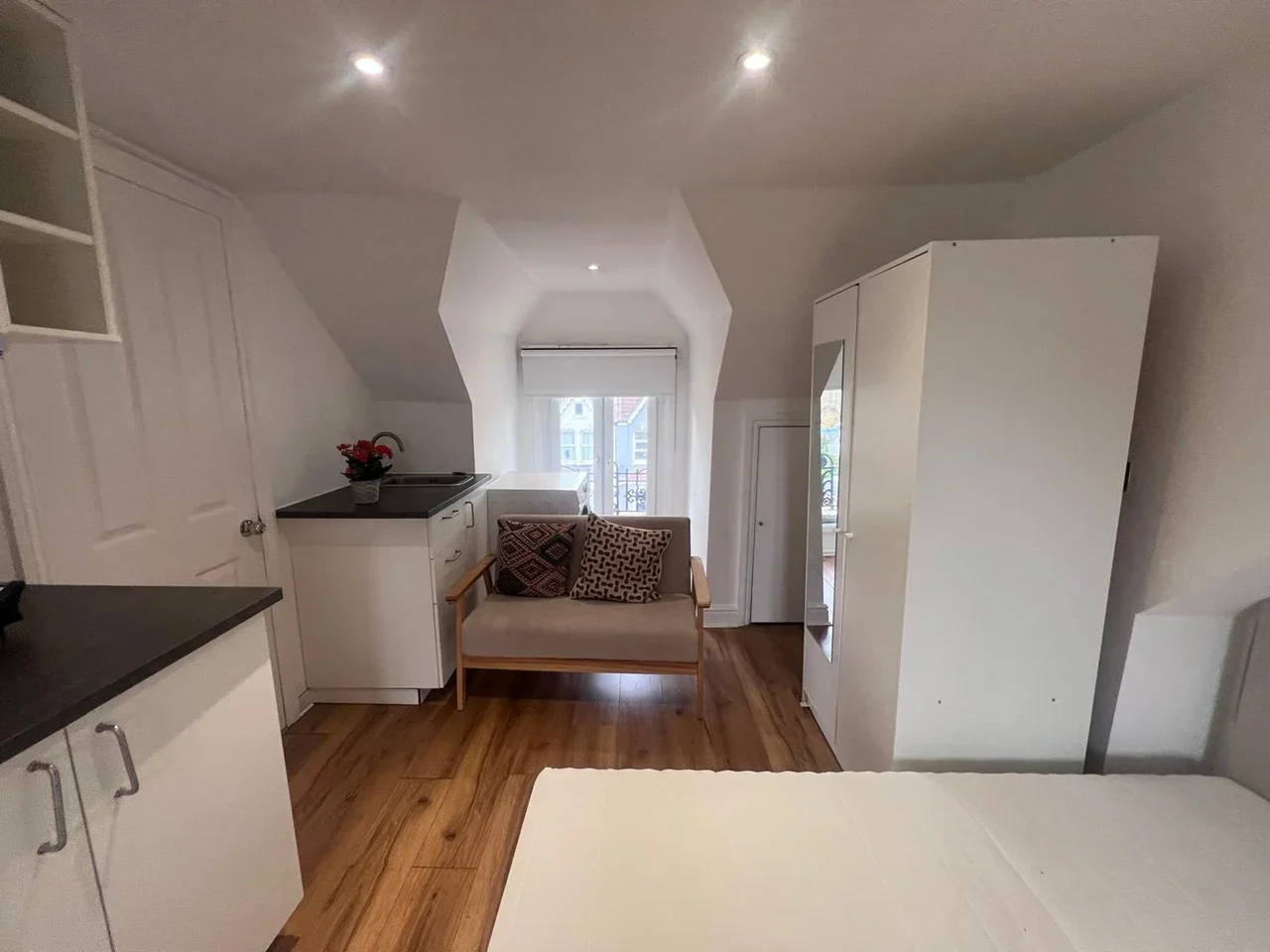 Flat Gordon Road in Greater London