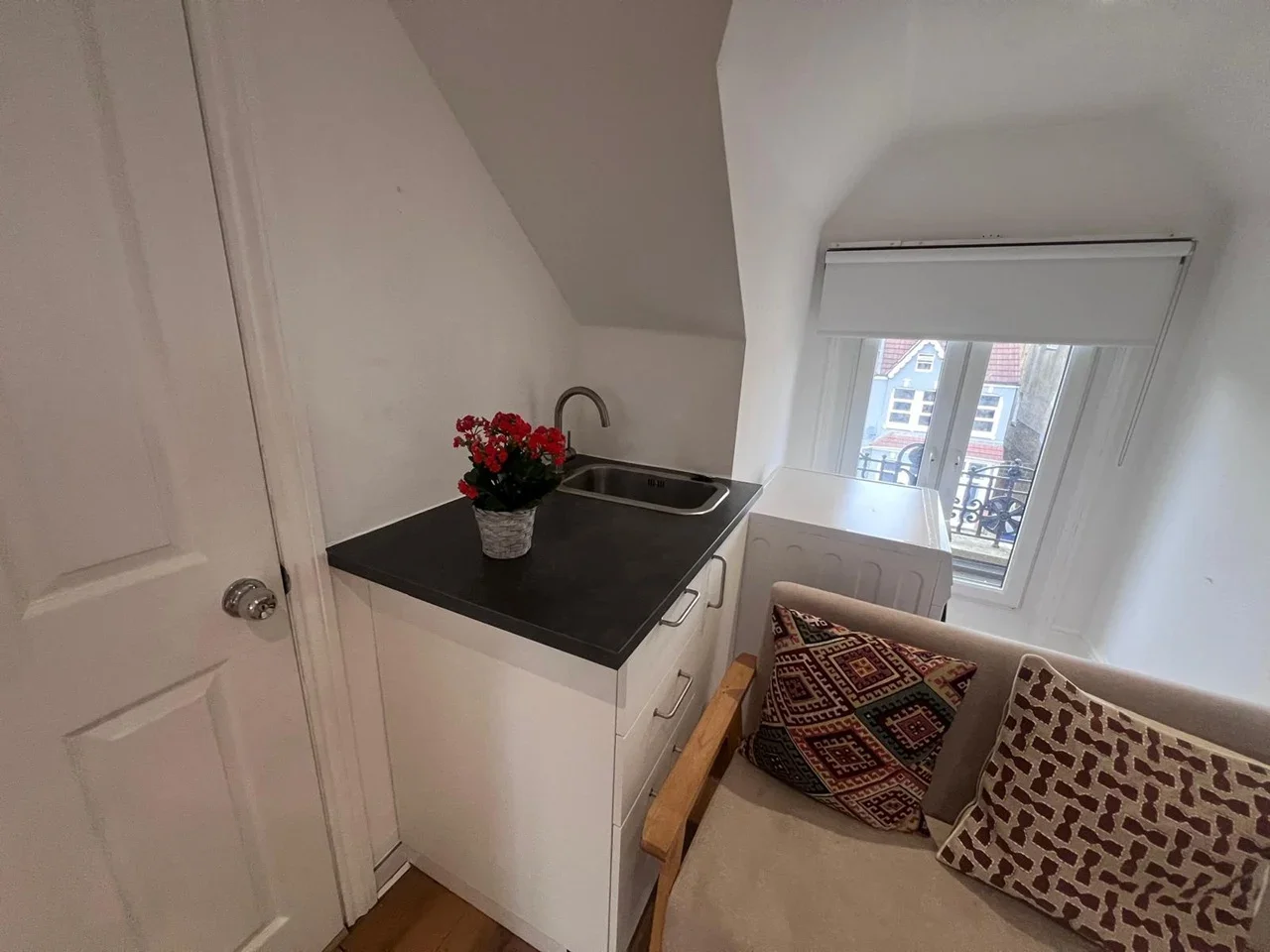 Flat Gordon Road in Greater London