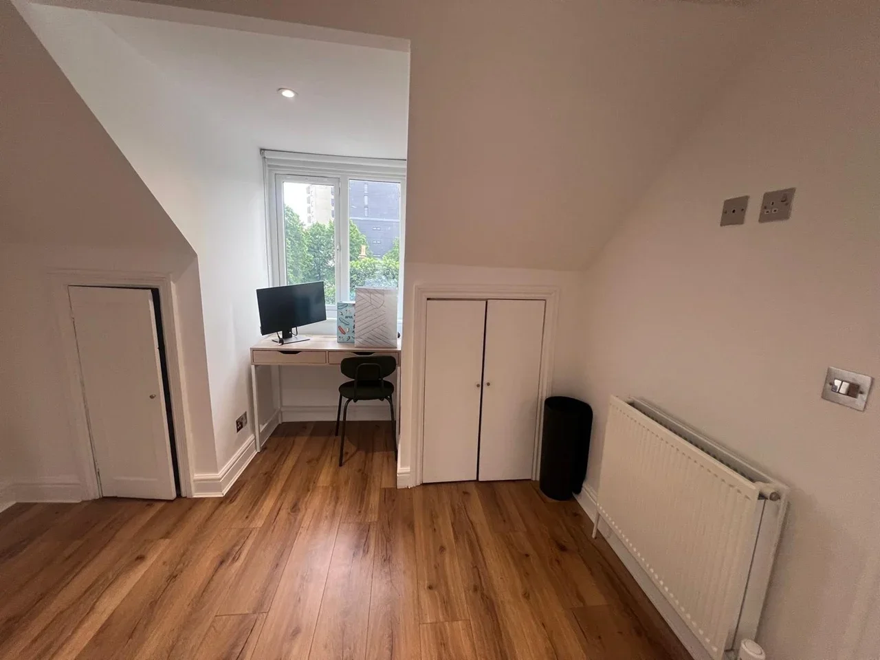 Flat Gordon Road in Greater London